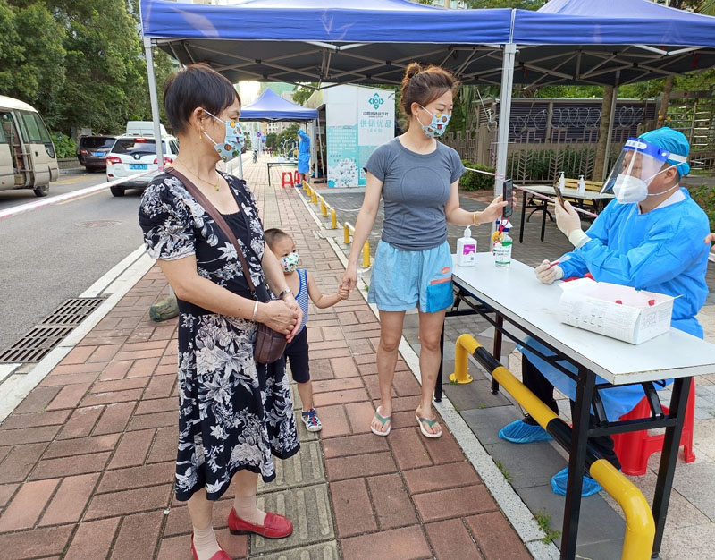 珠光集团支援安澜街核酸检测工作