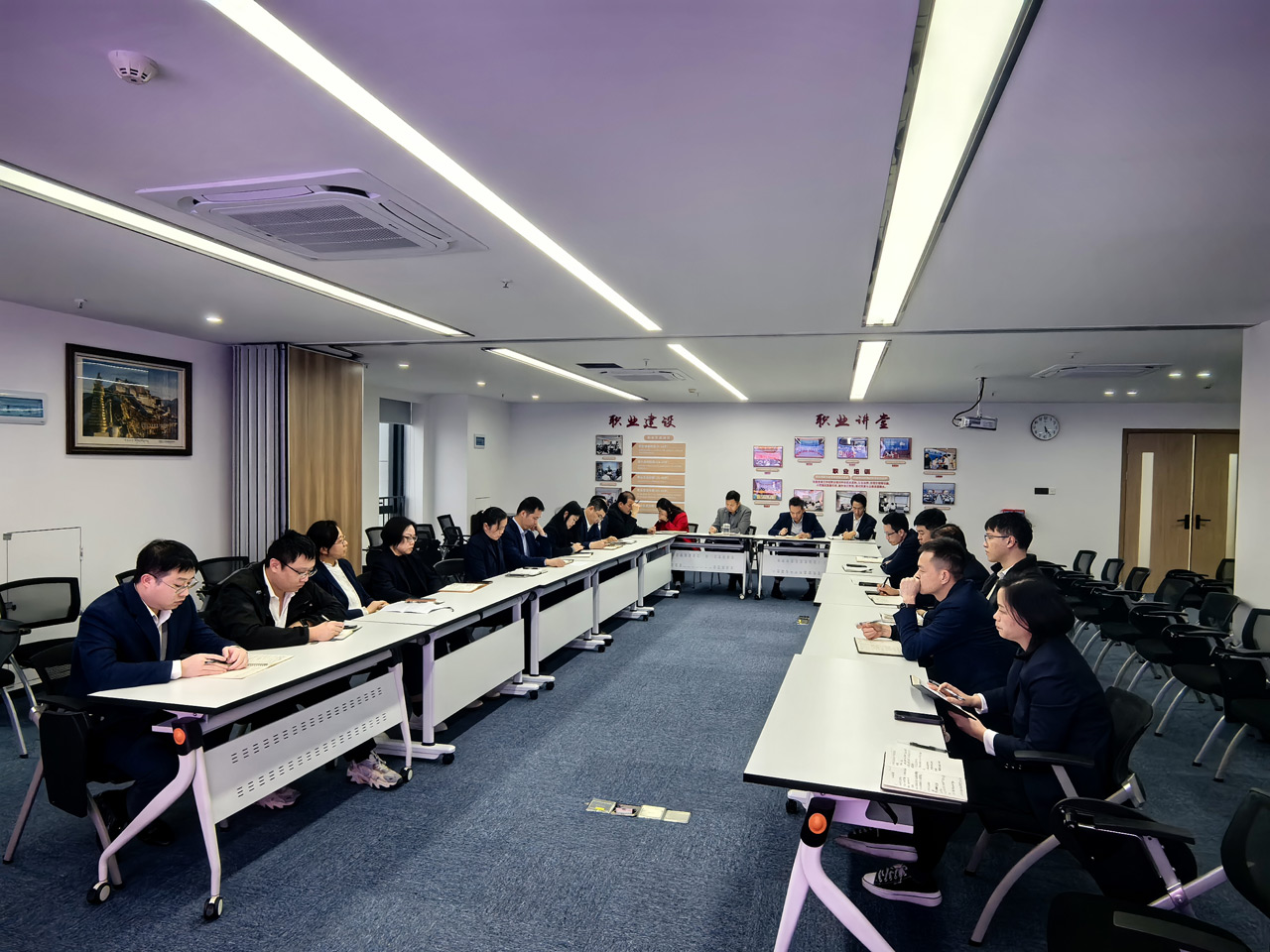 南方人力公司召开2025年业务研讨会2