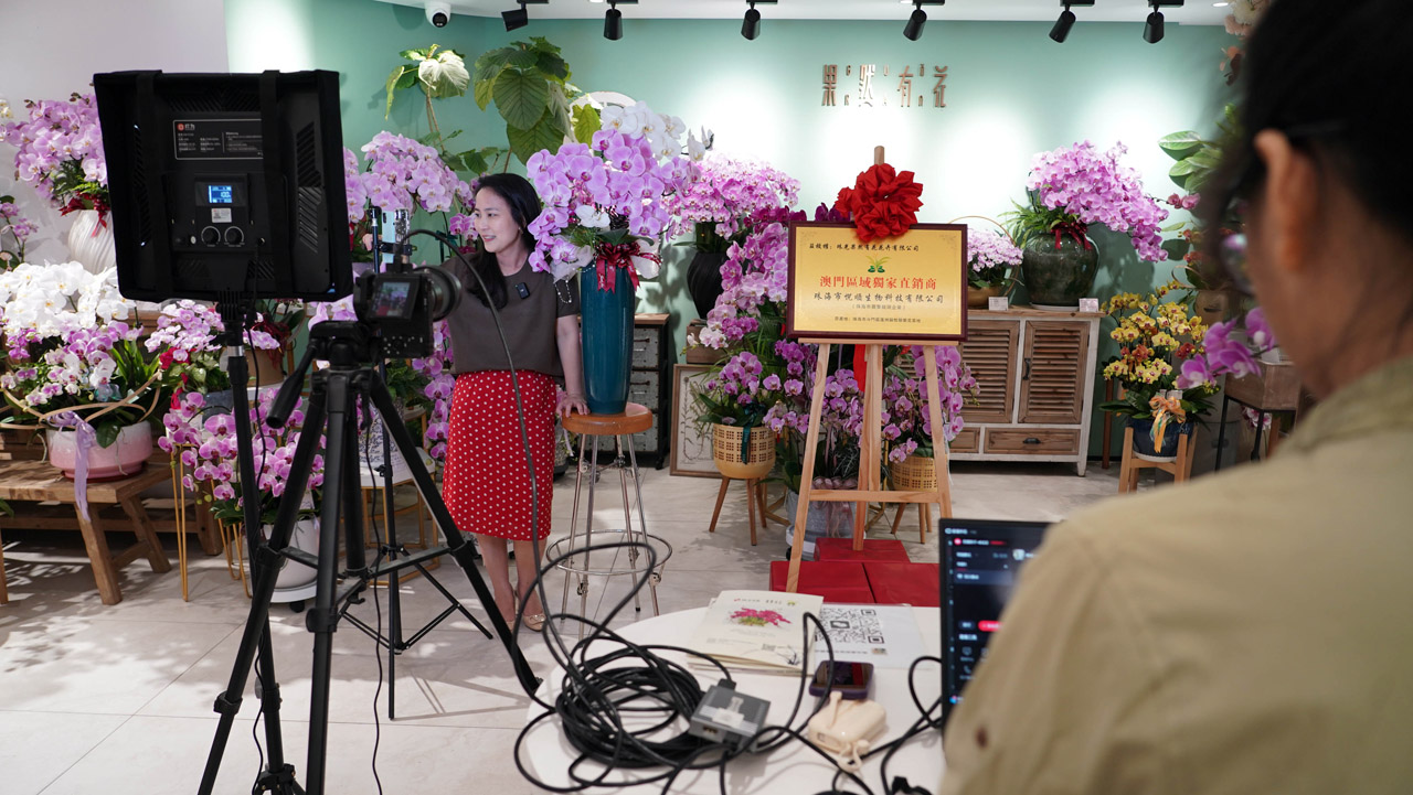 电商直播助农——乡村振兴和网络扶贫深度融合新模式