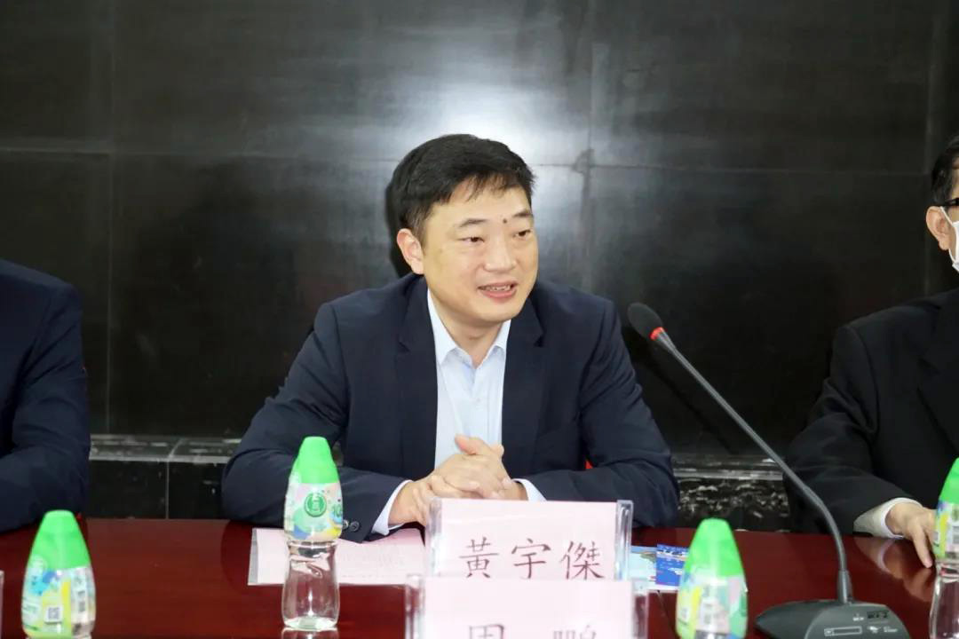 横琴新区澳门事务局局长黄宇杰致辞